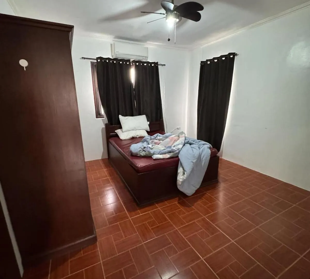 Hensonville White Villa Angeles 0*,  Philippines